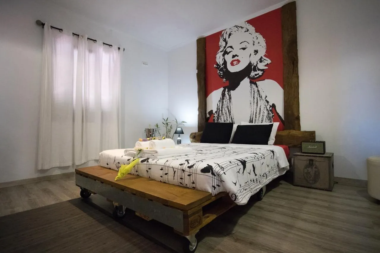 דירות מצ'יקו The Modern & Recycled House